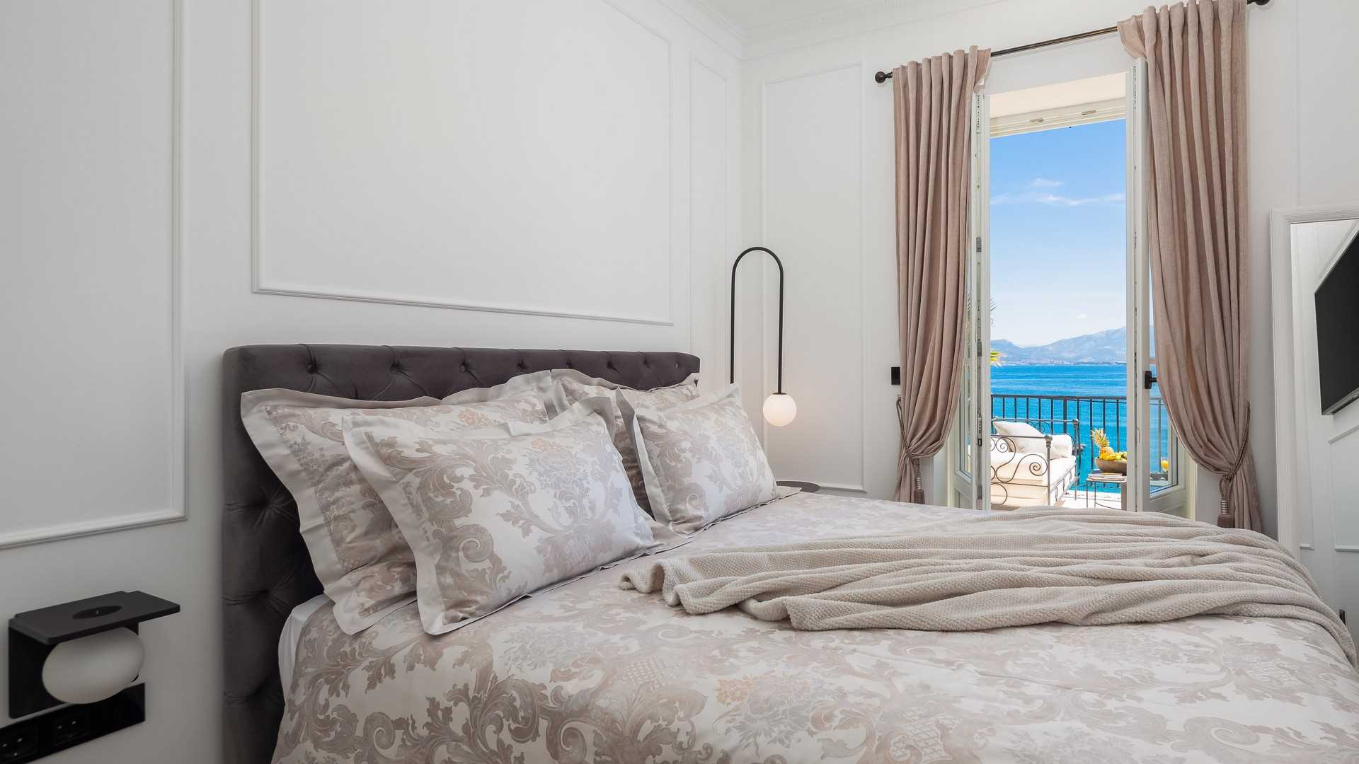 Beachside villa Heaven