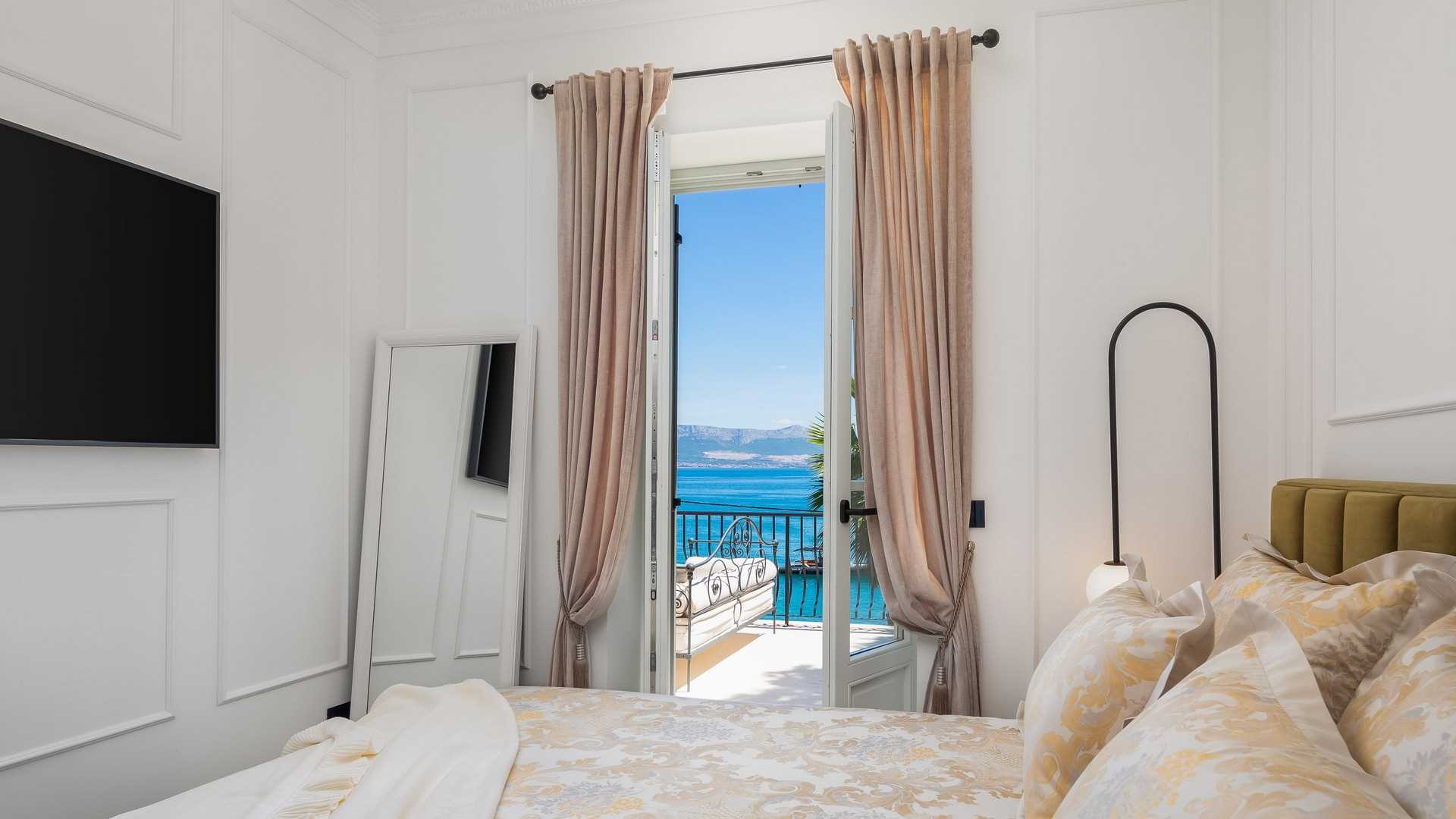 Beachside villa Heaven