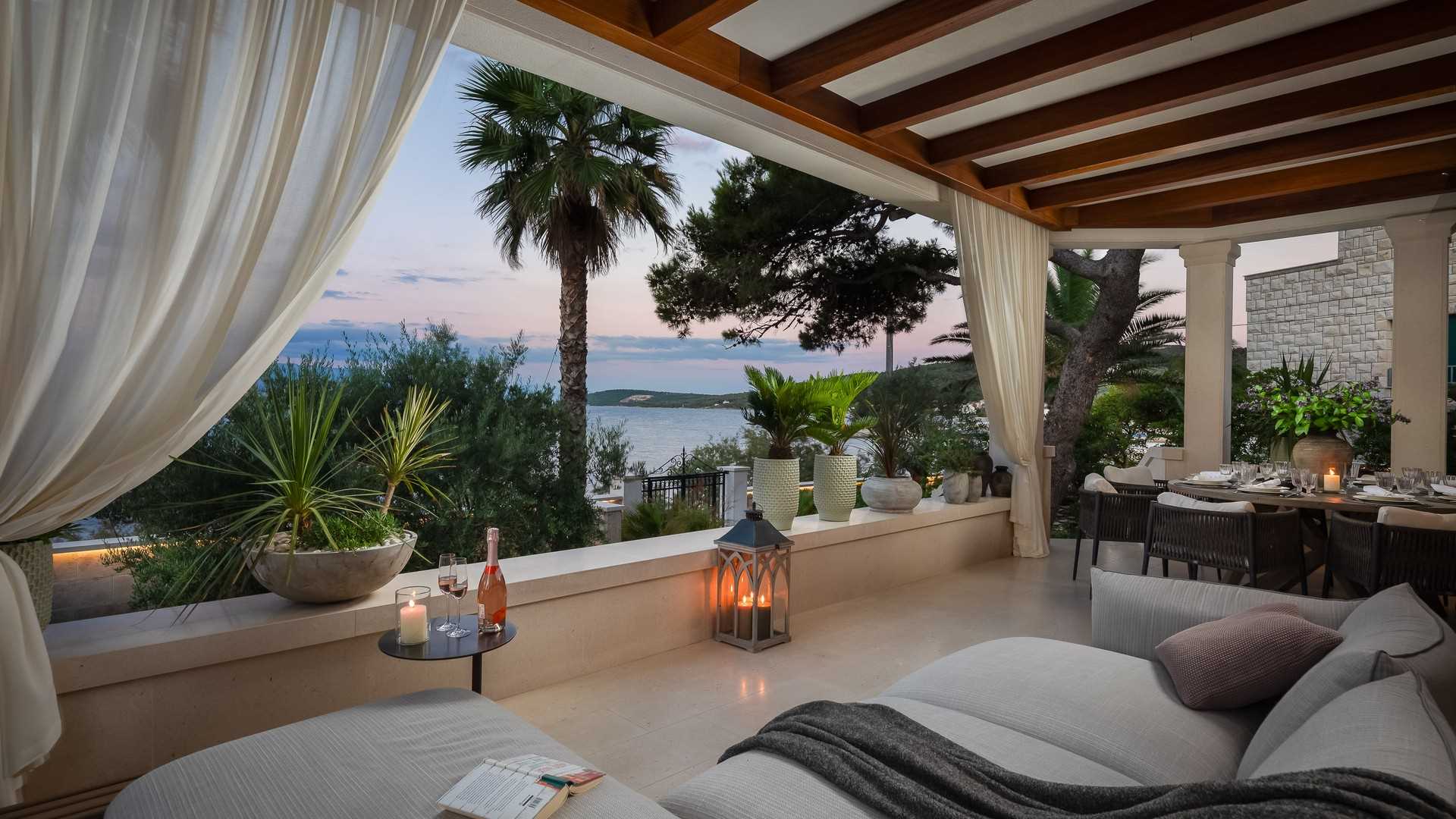 Beachside villa Heaven