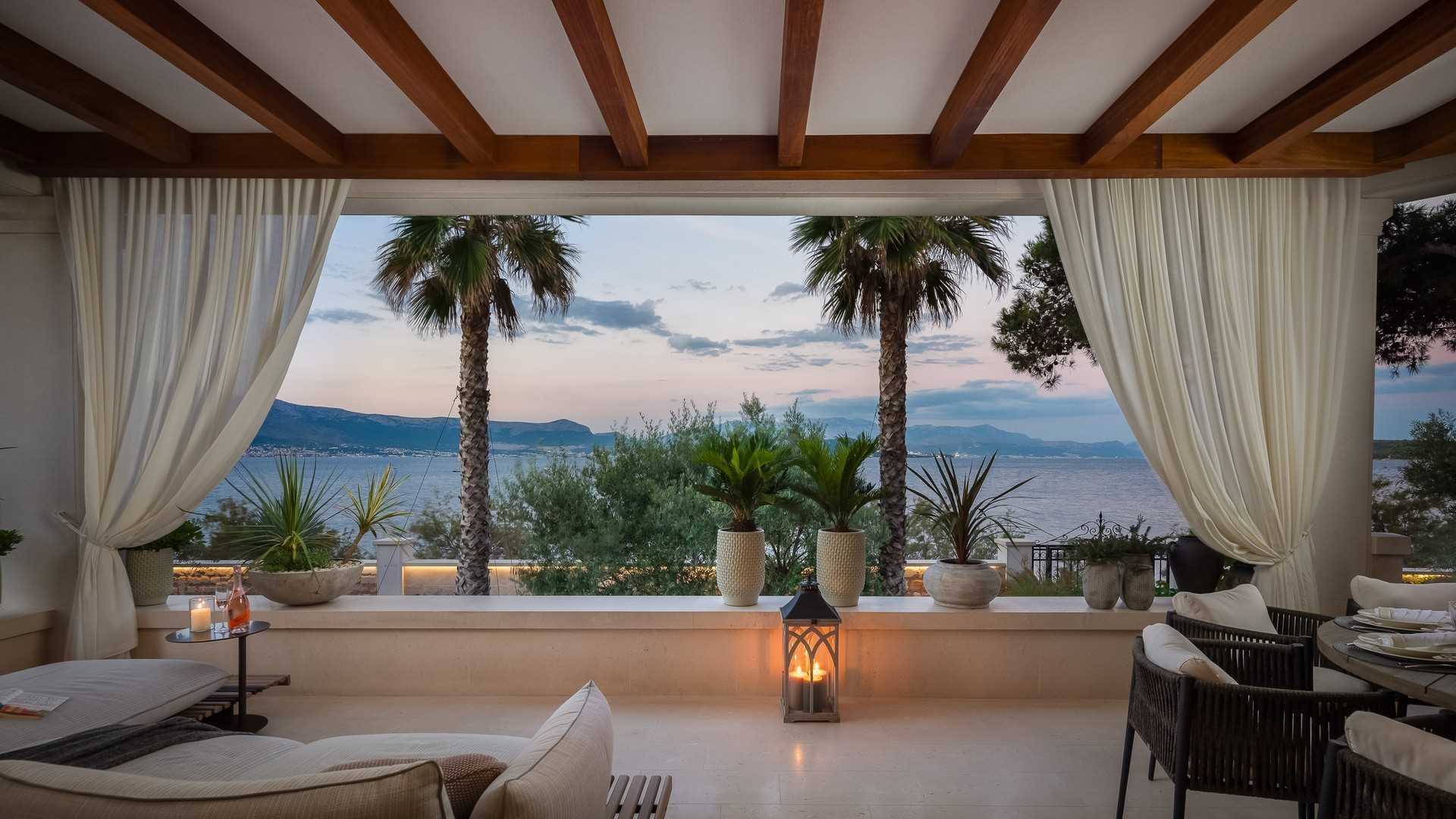 Beachside villa Heaven
