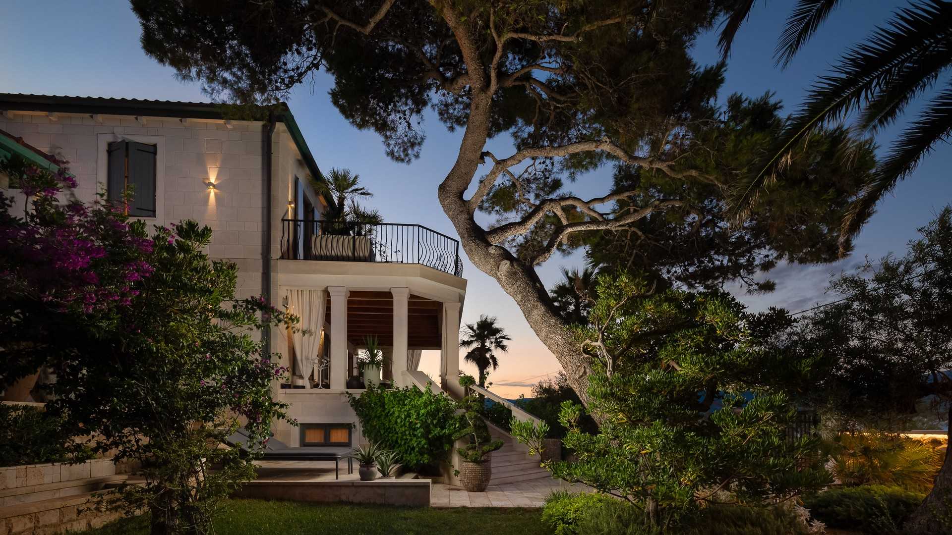 Beachside villa Heaven