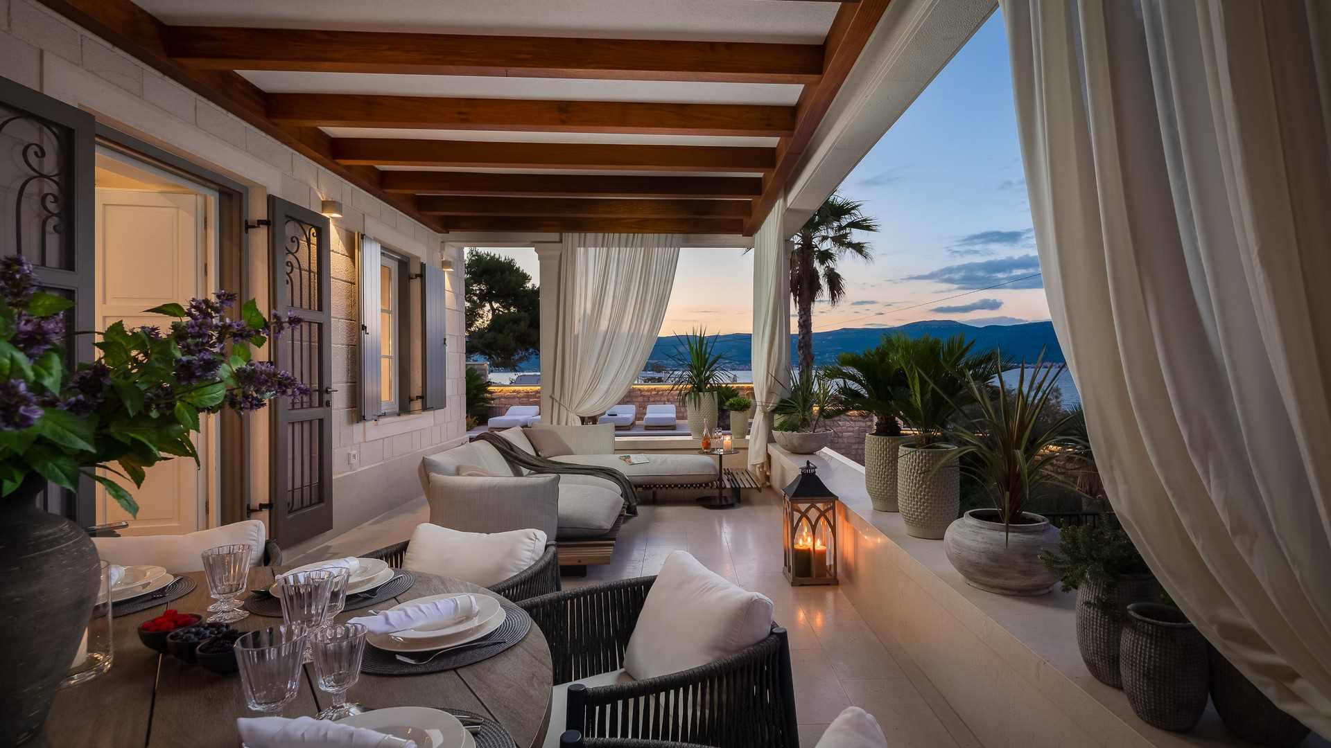 Beachside villa Heaven