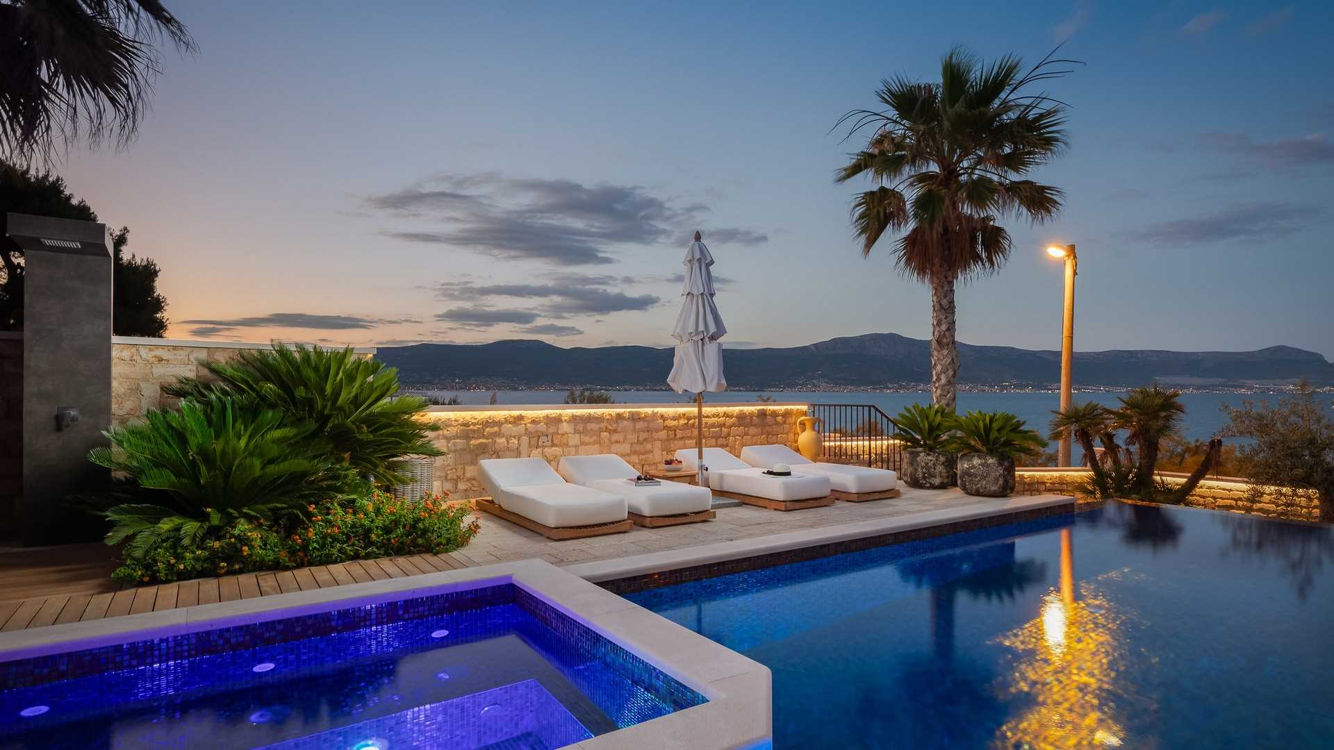 Beachside villa Heaven