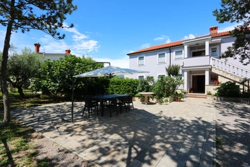 Apartment in Silo (Krk) for Up to 5 Guests