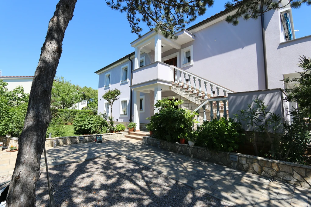 Apartment in Silo (Krk) for Up to 5 Guests