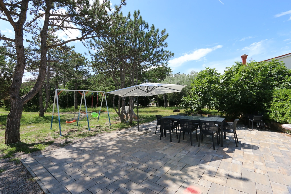 Apartment in Silo (Krk) for Up to 5 Guests