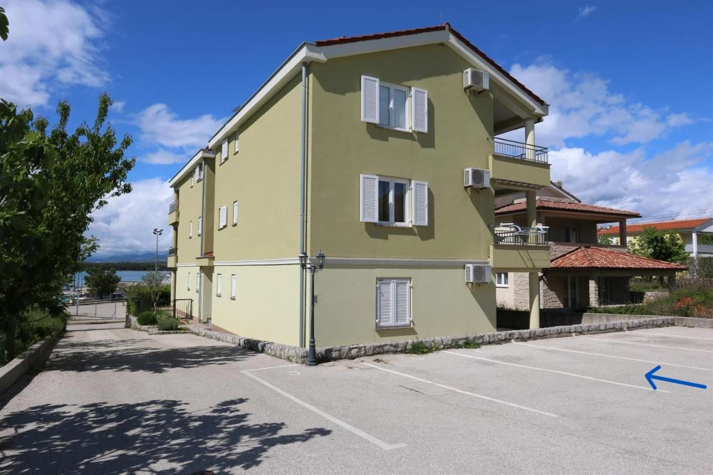 Two-Bedroom Apartment in Klimno for 4 Guests