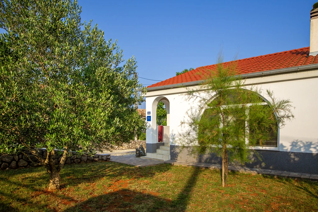 2-Bedroom Apartment in Silo (Island Krk) for 4
