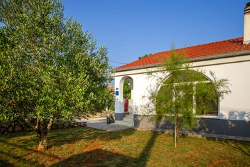 2-Bedroom Apartment in Silo (Island Krk) for 4