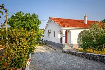 2-Bedroom Apartment in Silo (Island Krk) for 4