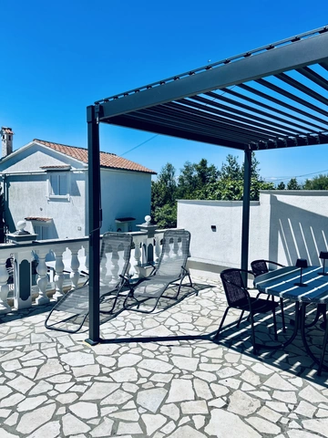 2-Bedroom Apartment in Žestilac for 4 Guests