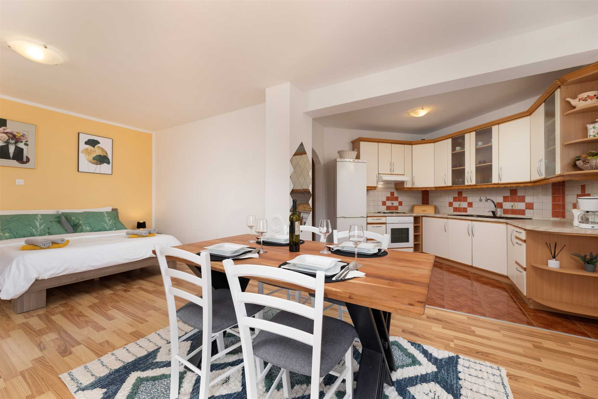Adela Bijeli Studio Getaway with Parking