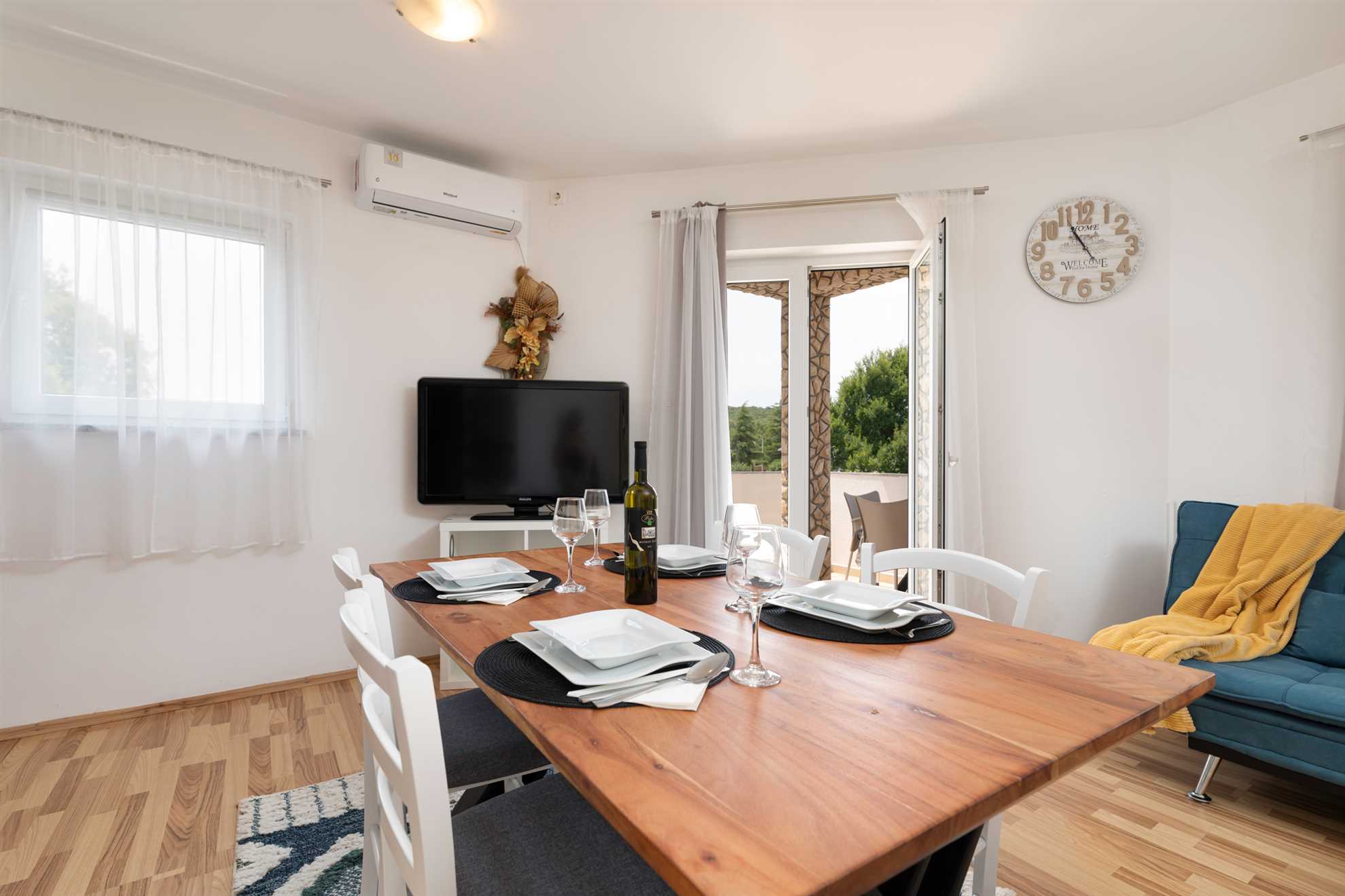 Adela Bijeli Studio Getaway with Parking