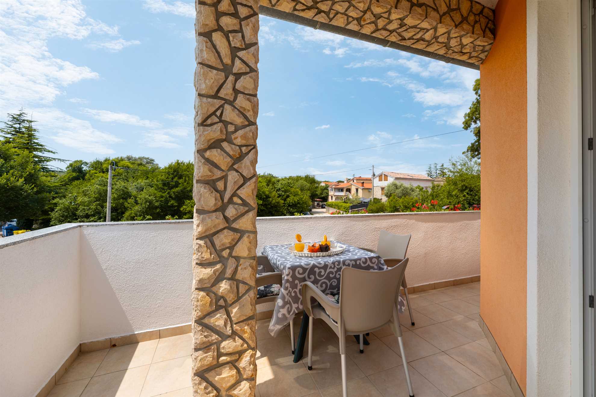 Adela Bijeli Studio Getaway with Parking
