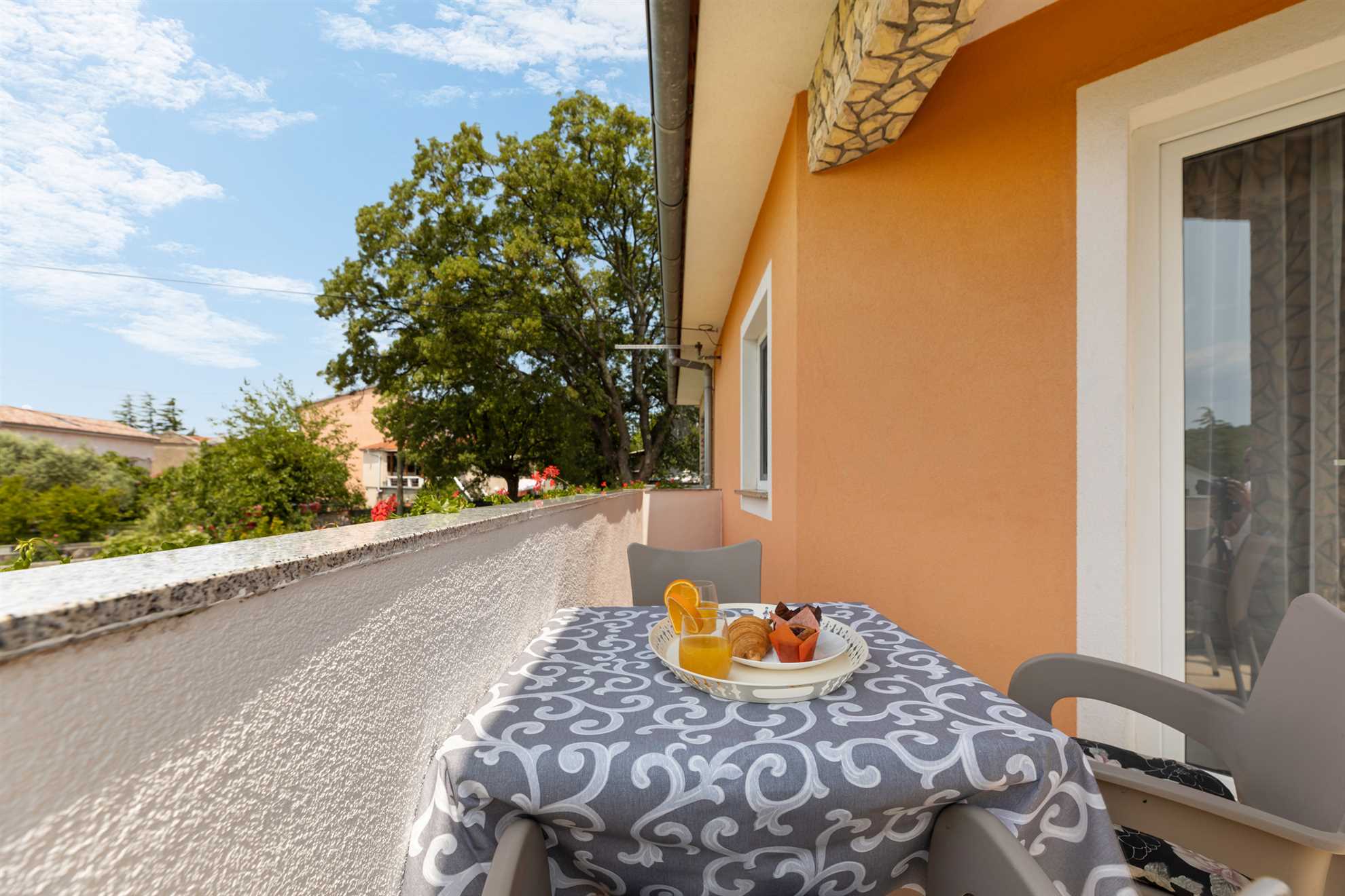 Adela Bijeli Studio Getaway with Parking