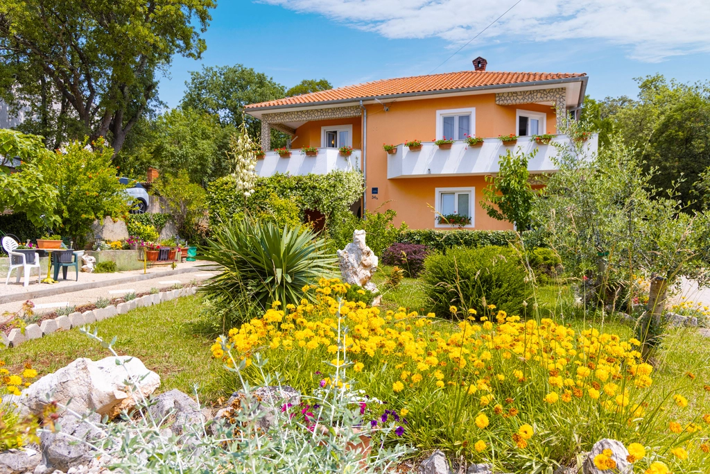 Polje Single-Room Apartment for 2 Guests