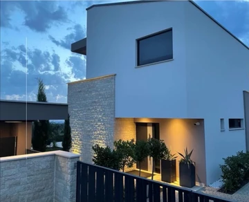 4-Bedroom Villa with Sea View in Markovac