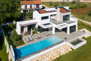 4-Bedroom Villa with Sea View in Markovac