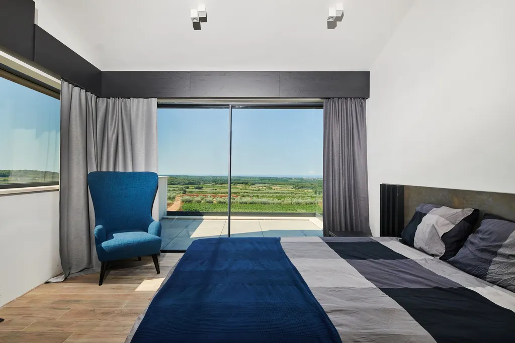 4-Bedroom Villa with Sea View in Markovac
