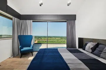 4-Bedroom Villa with Sea View in Markovac