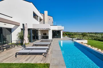 4-Bedroom Villa with Sea View in Markovac