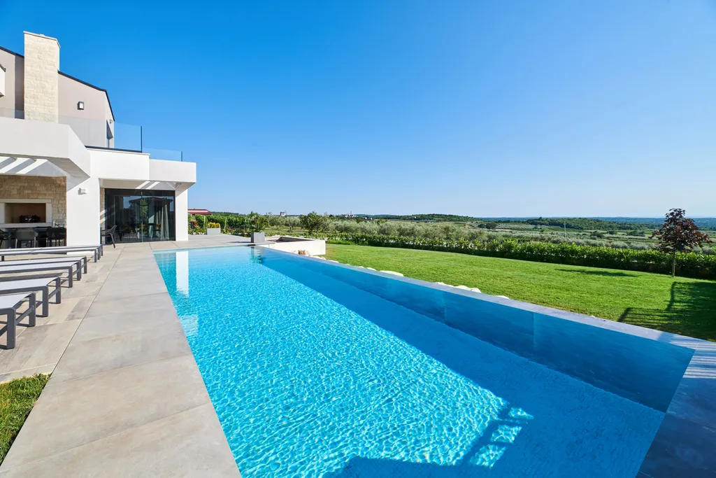 4-Bedroom Villa with Sea View in Markovac