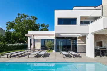 4-Bedroom Villa with Sea View in Markovac