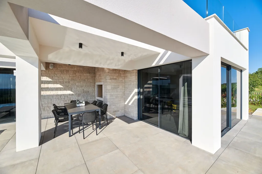 4-Bedroom Villa with Sea View in Markovac