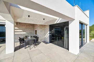 4-Bedroom Villa with Sea View in Markovac