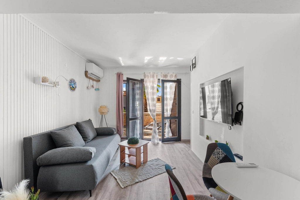 1-Bedroom Apartment in Poreč for Up to 3 Guests