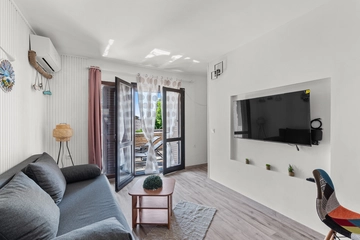 1-Bedroom Apartment in Poreč for Up to 3 Guests