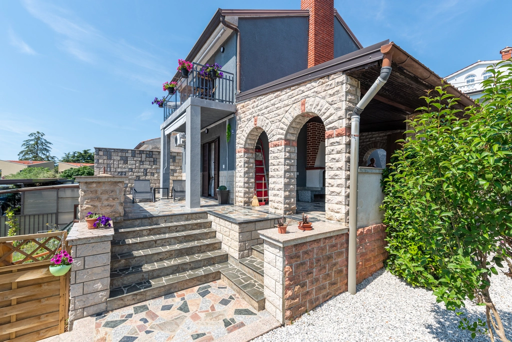1-Bedroom Apartment in Poreč for Up to 3 Guests