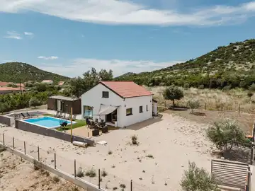 3-Bedroom Holiday House in Gaćelezi for 6