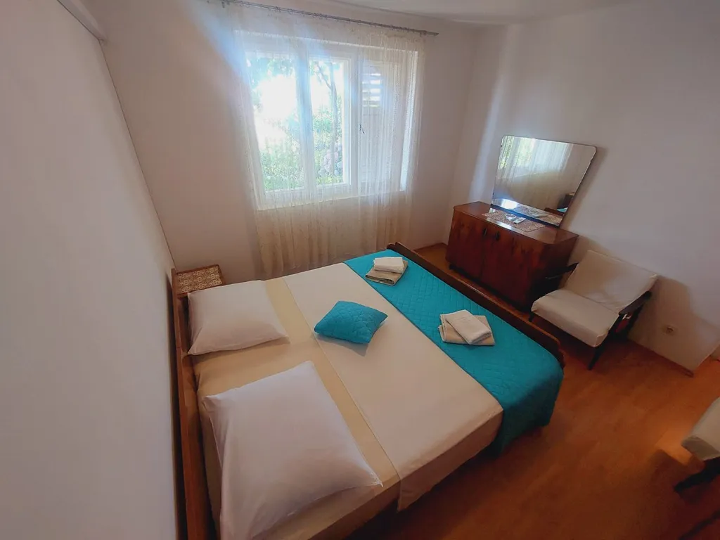 2-Bedroom Apartment in Primošten with Parking