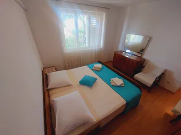 2-Bedroom Apartment in Primošten with Parking
