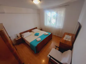 2-Bedroom Apartment in Primošten with Parking