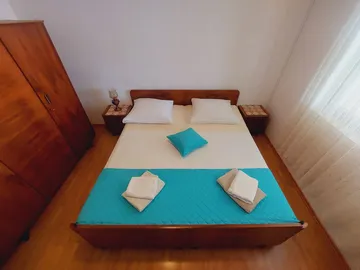 2-Bedroom Apartment in Primošten with Parking