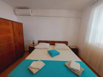 2-Bedroom Apartment in Primošten with Parking