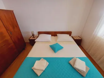 2-Bedroom Apartment in Primošten with Parking