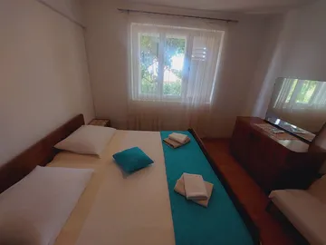 2-Bedroom Apartment in Primošten with Parking