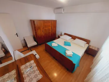 2-Bedroom Apartment in Primošten with Parking