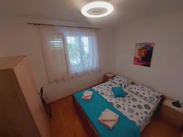 2-Bedroom Apartment in Primošten with Parking