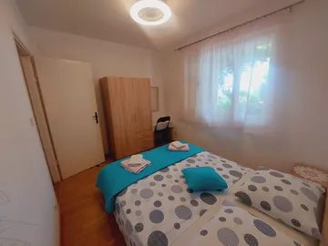 2-Bedroom Apartment in Primošten with Parking