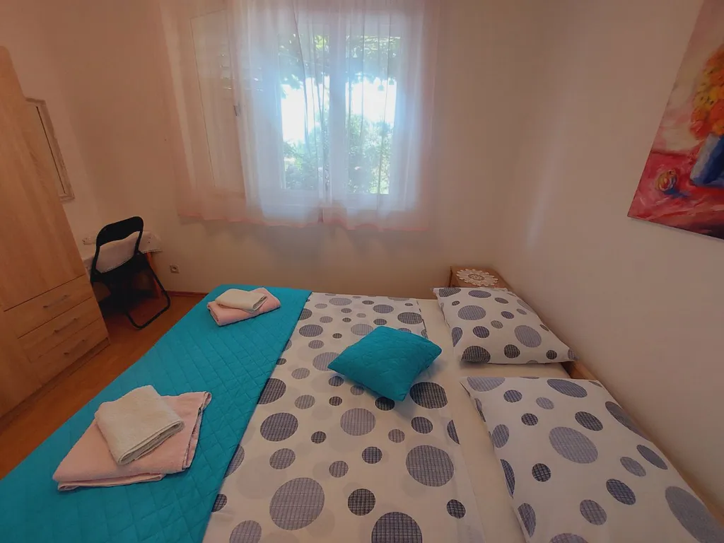 2-Bedroom Apartment in Primošten with Parking