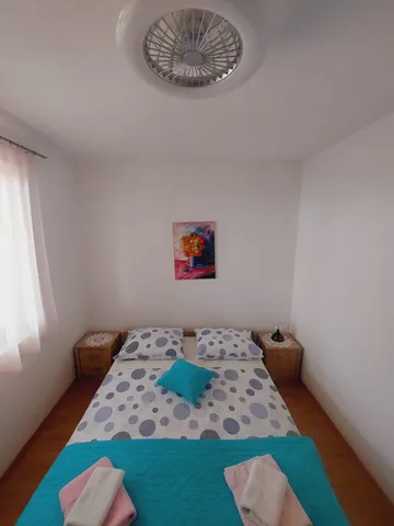 2-Bedroom Apartment in Primošten with Parking