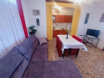 2-Bedroom Apartment in Primošten with Parking