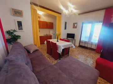 2-Bedroom Apartment in Primošten with Parking