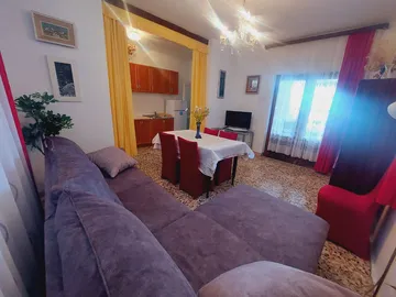 2-Bedroom Apartment in Primošten with Parking