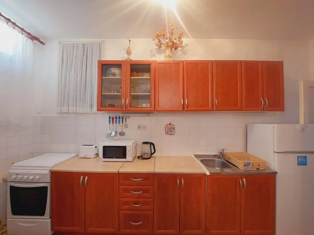 2-Bedroom Apartment in Primošten with Parking