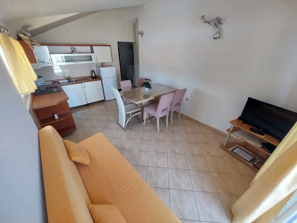 Two-Bedroom Apartment in Primošten for 4